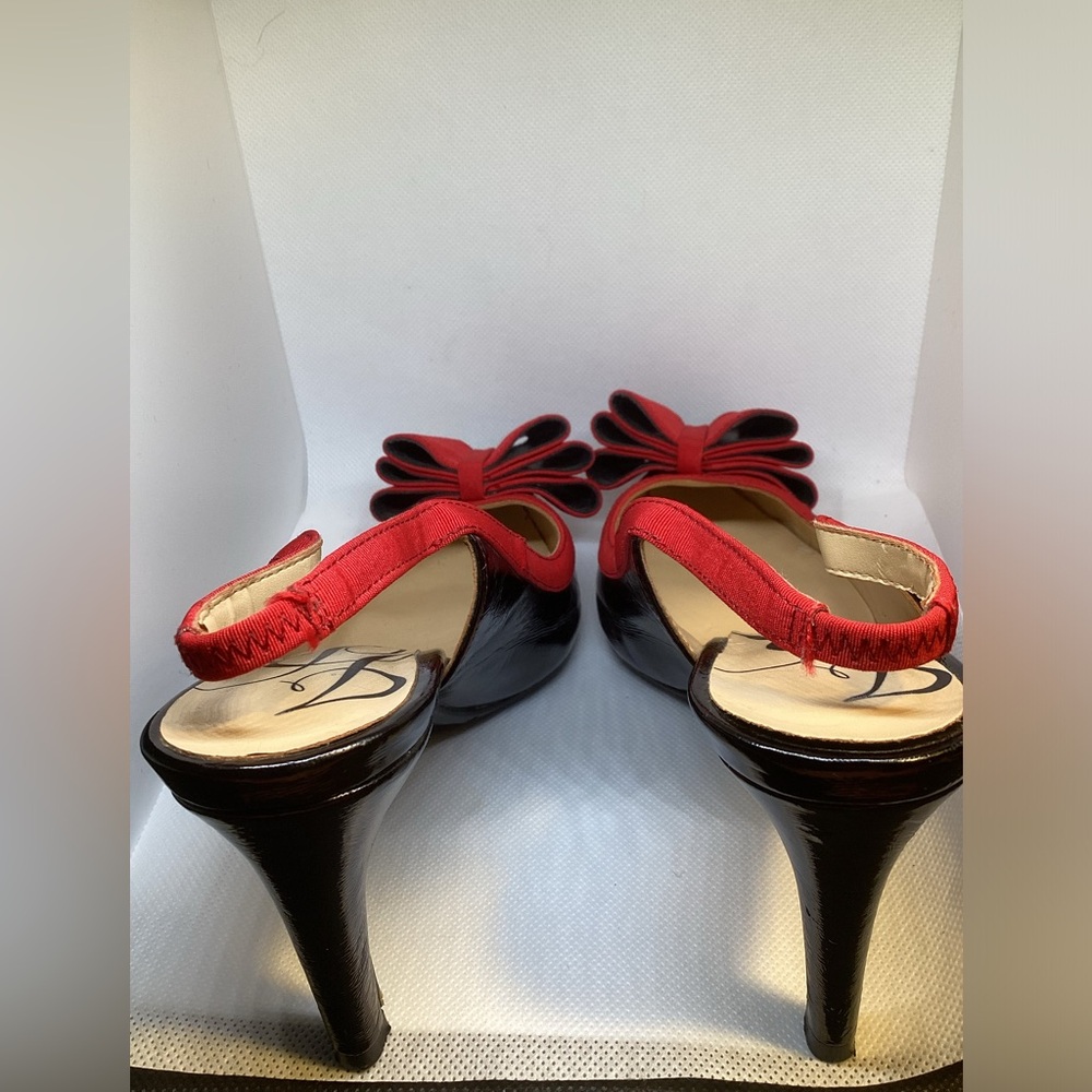 J.RENEE RED AND BLACK HEELS - Picture 5 of 12